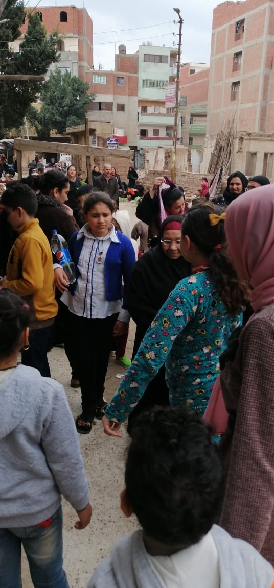 أهالى القنايات يتوافدون على المطهر المجانى بكنيسة القديسة دميانة ..صور