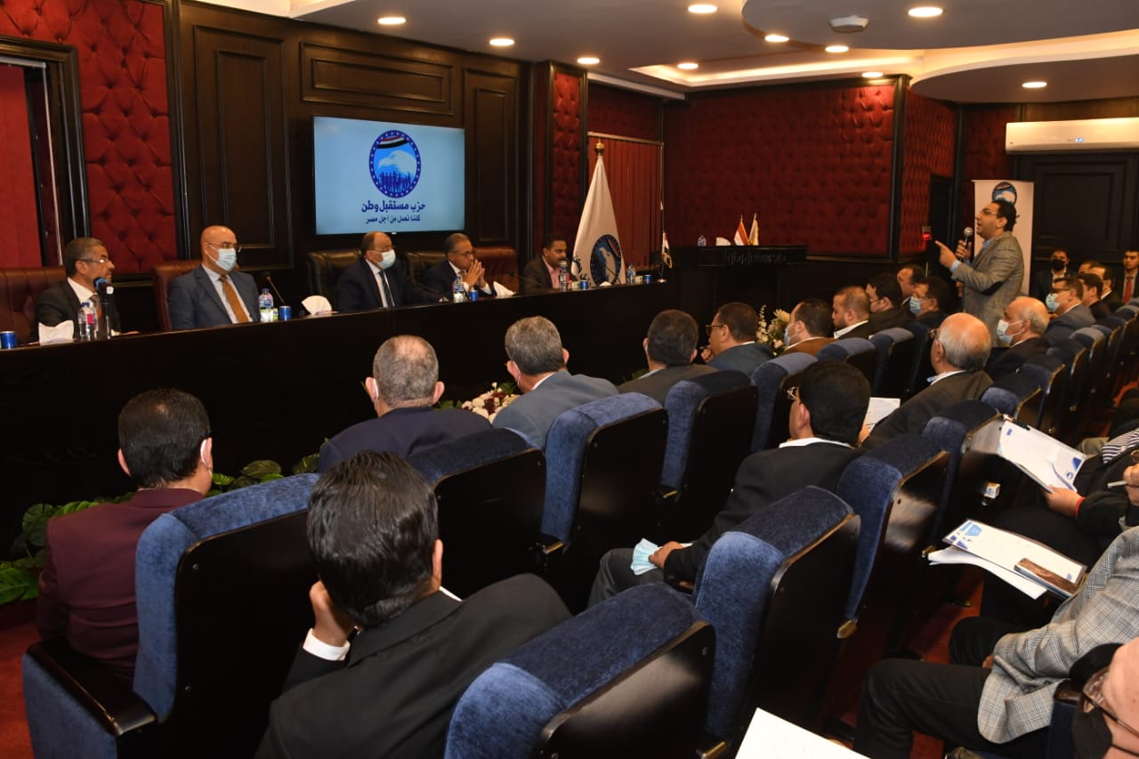 وزير الإسكان: الدولة تهدف لضبط العمران لإيجاد بيئة عمرانية حضارية تليق بالمواطن المصرى