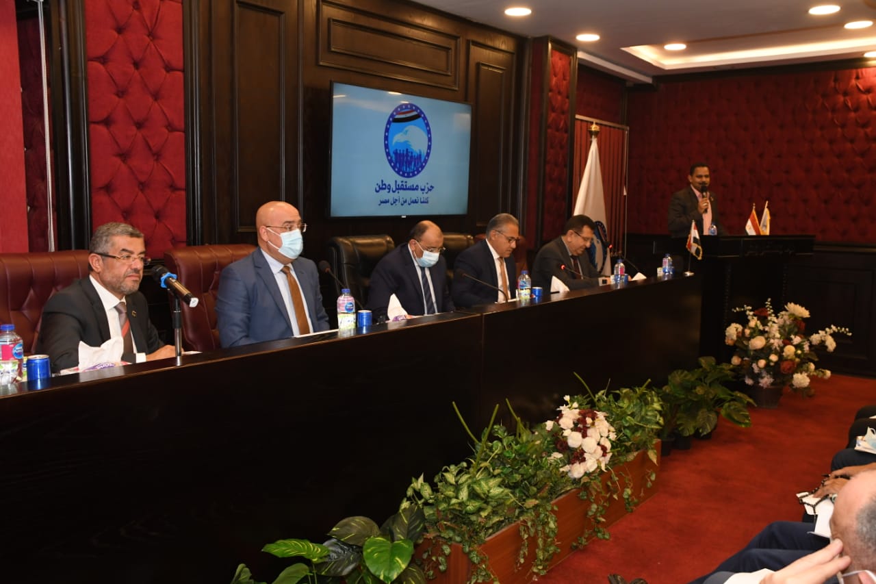 وزير الإسكان: الدولة تهدف لضبط العمران لإيجاد بيئة عمرانية حضارية تليق بالمواطن المصرى