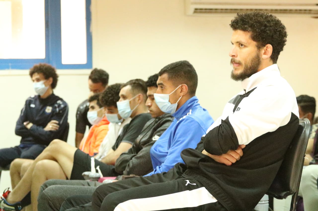 بعد فسخ التعاقد ..درع وقميص الإسماعيلي هدية ليوفيتش في حفل وداعه..صور