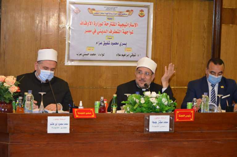 وزير الأوقاف يؤكد: قواتنا المسلحة يد تحمي ويد تبني
