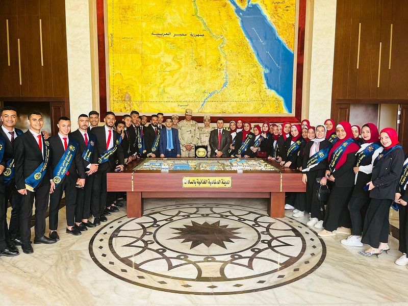 طلاب جامعة بني سويف في زيارة لمجمع 