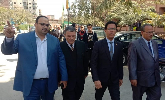 رئيس جامعة بنها يتفقد المشروعات الإنشائية بكلية الحقوق