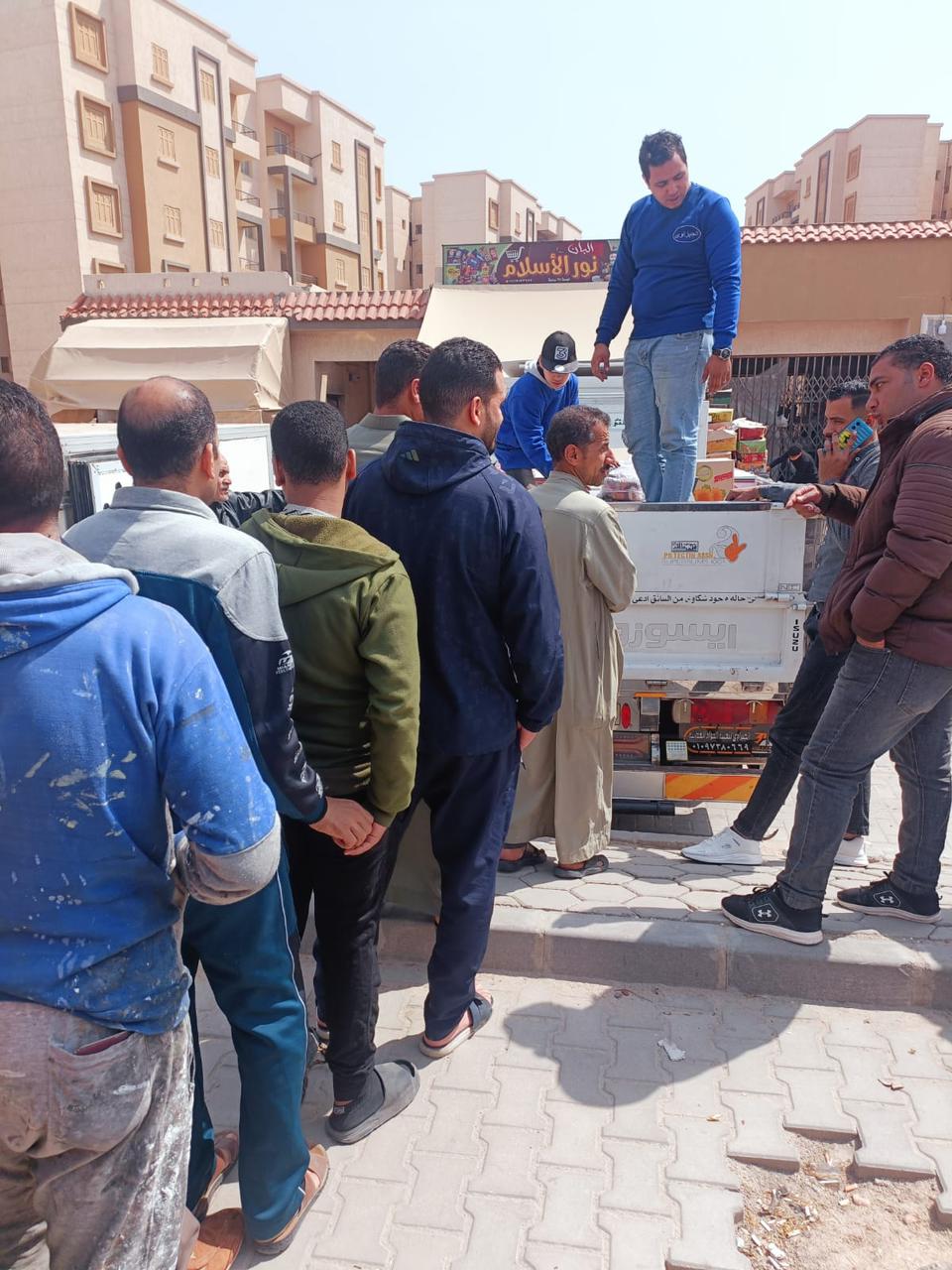 إسماعيل:سيارات سلع غذائية واسطوانات غاز بأسعار مخفضة بالعبور الجد