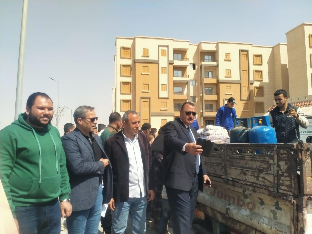 إسماعيل:سيارات سلع غذائية واسطوانات غاز بأسعار مخفضة بالعبور الجد