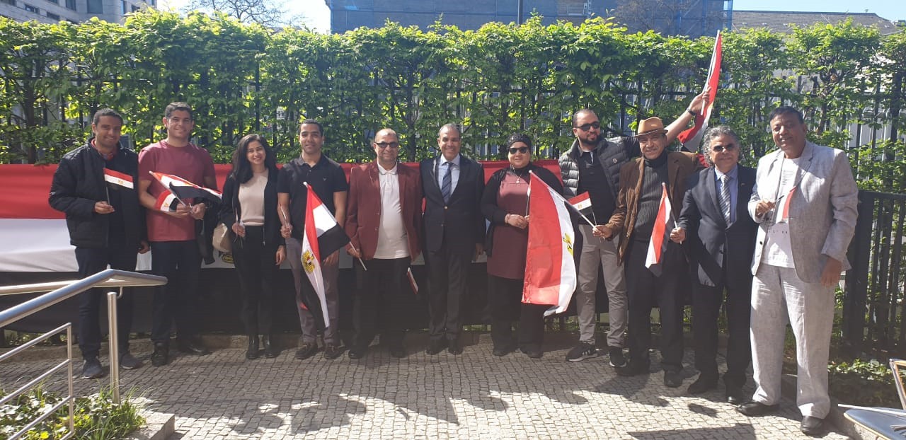  السفير عبد العاطي : المصريين توافدوا علي مراكز الاقتراع في المانيا في اليوم الاخير لعملية التصويت