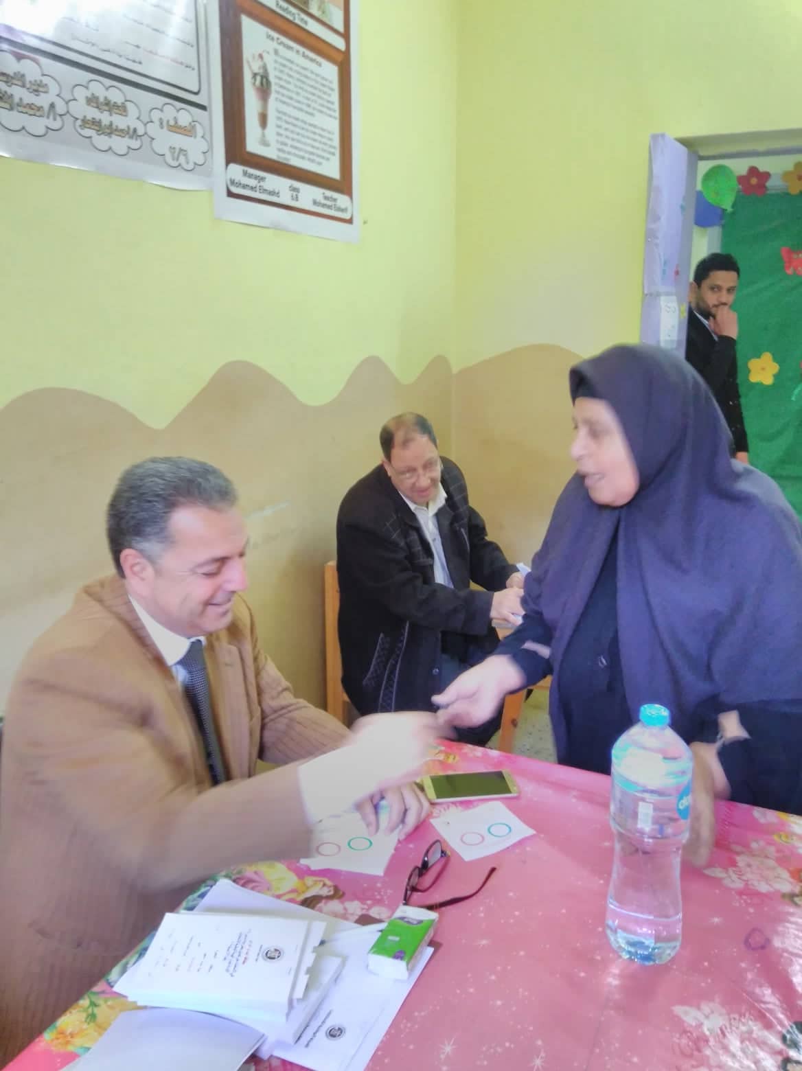 بالصور ..لجان البحيرة خلايا نحل أمام المواطنين