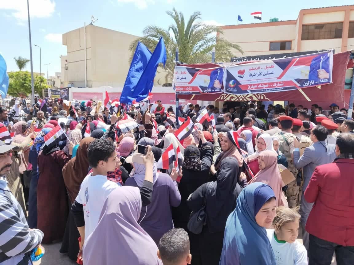 بالصور ..لجان البحيرة خلايا نحل أمام المواطنين