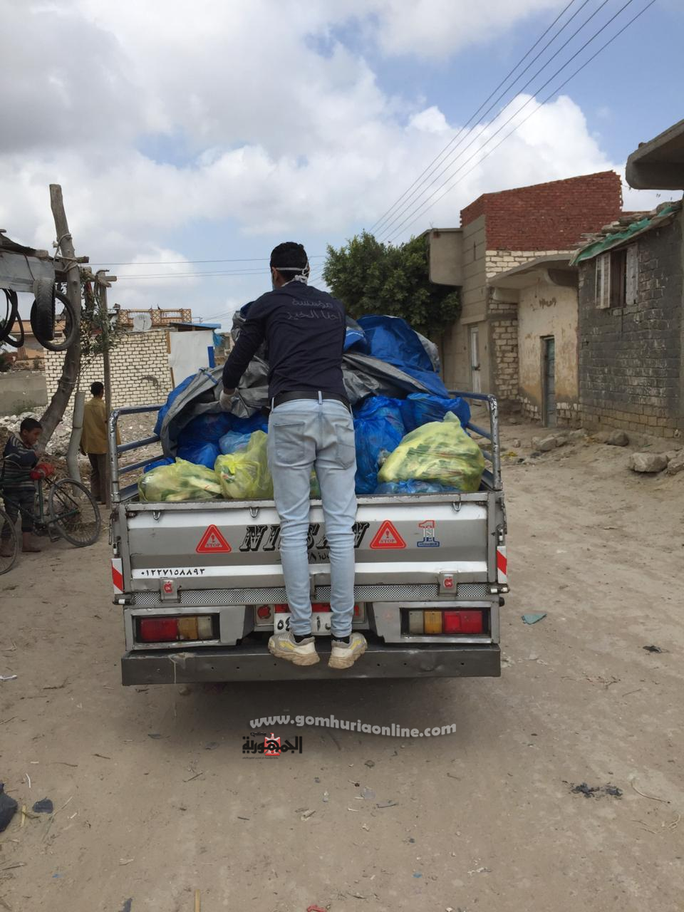 مؤسسة احنا الخير : توزيع 700 كرتونة غذائية خلال 48 ساعة