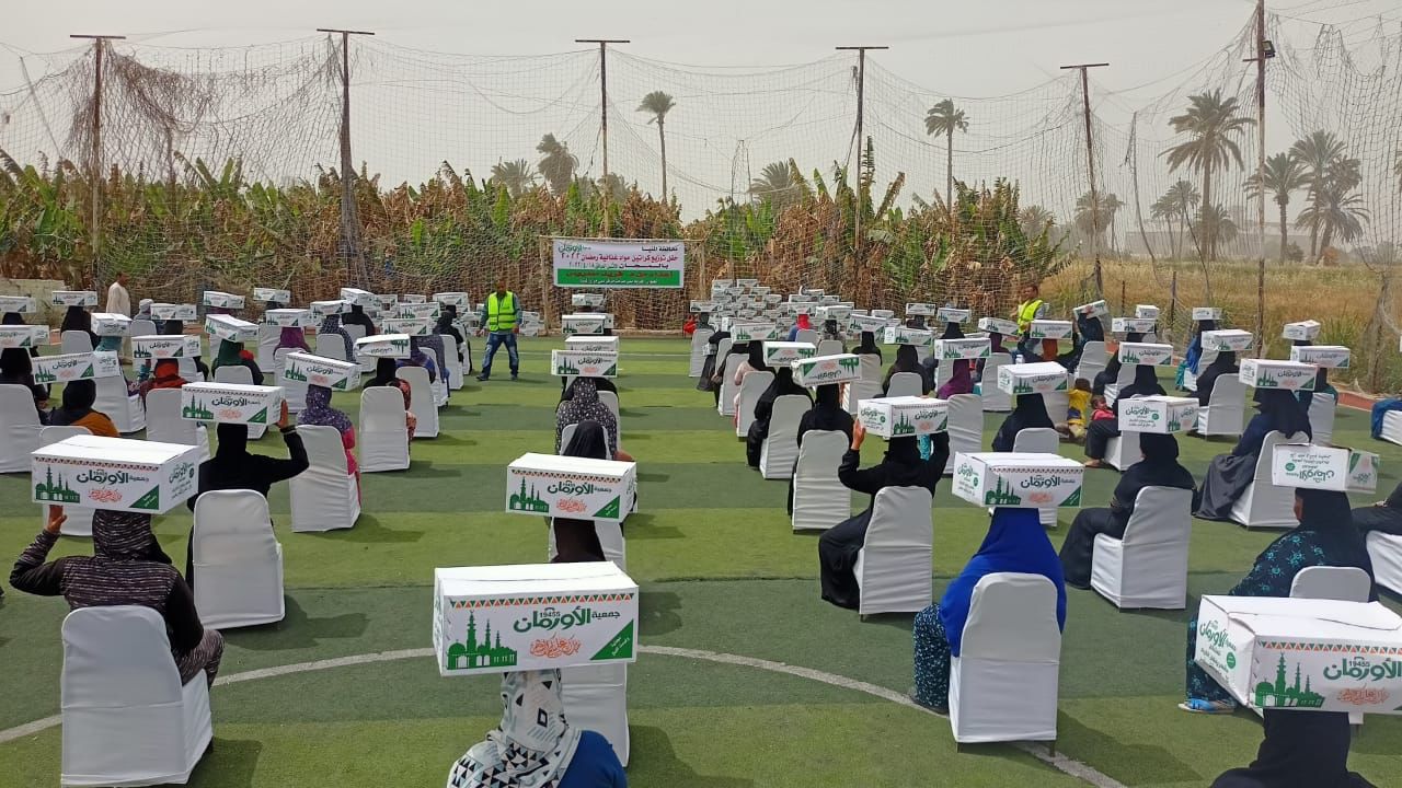 الاورمان تنظم احتفالية لتوزيع 250 كرتونة رمضان بقرية بني صامت ببني مزار