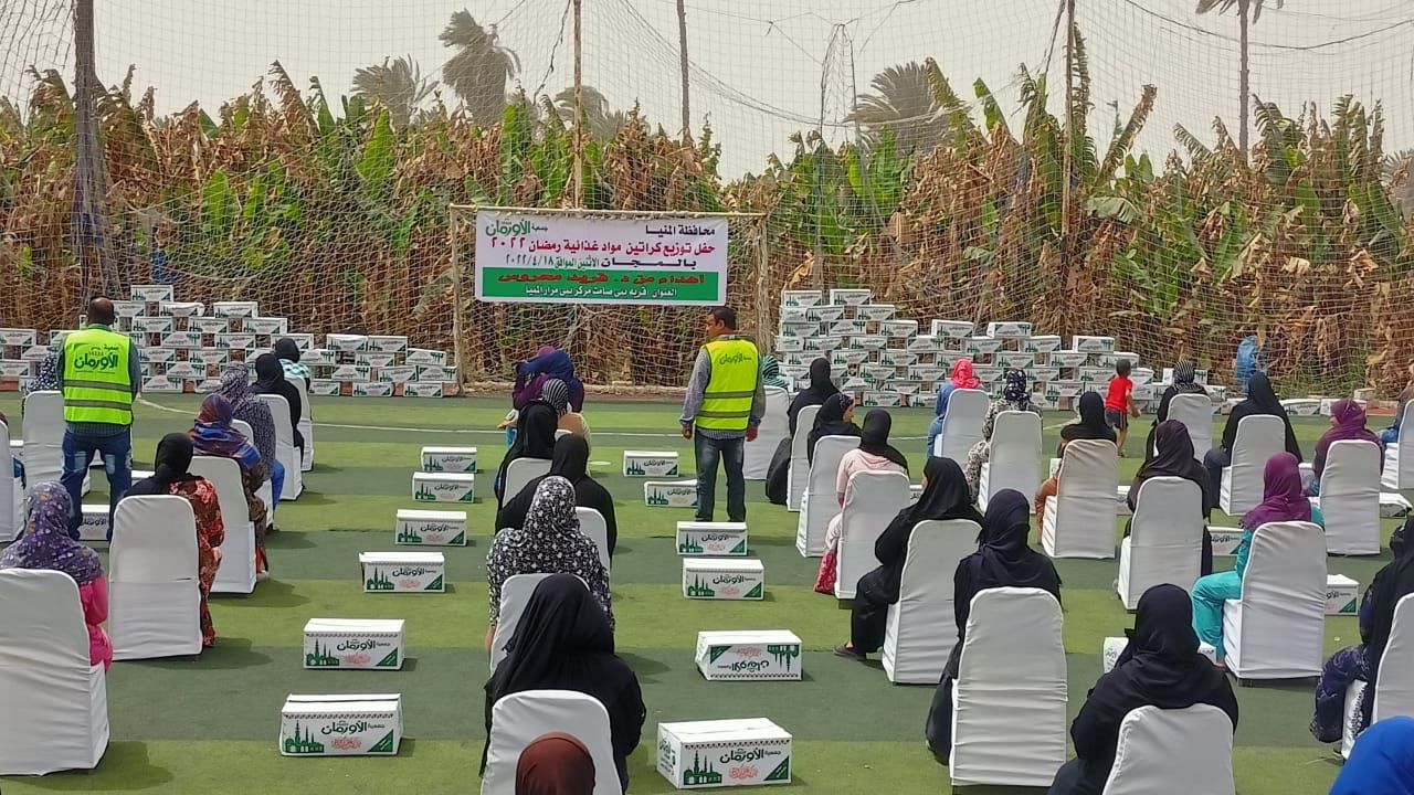 الاورمان تنظم احتفالية لتوزيع 250 كرتونة رمضان بقرية بني صامت ببني مزار