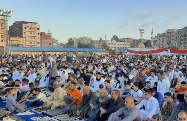 ساحات صلاة العيد في الإسماعيلية كاملة العدد..صور