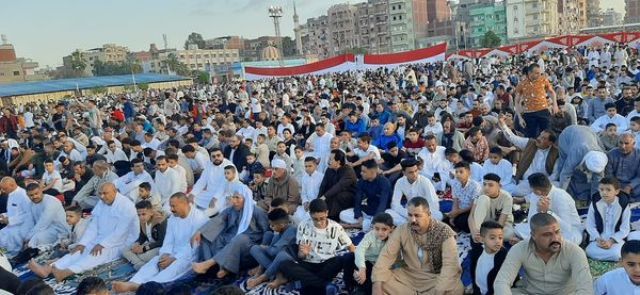 ساحات صلاة العيد في الإسماعيلية كاملة العدد..صور