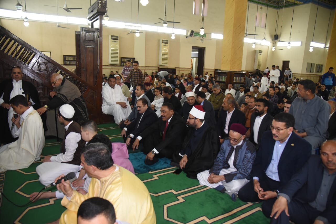 عيدية وألعاب من محافظ مطروح للاطفال عقب صلاة العيد