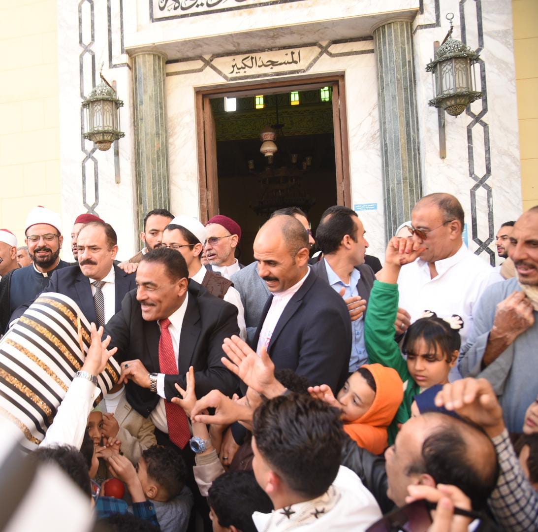 عيدية وألعاب من محافظ مطروح للاطفال عقب صلاة العيد