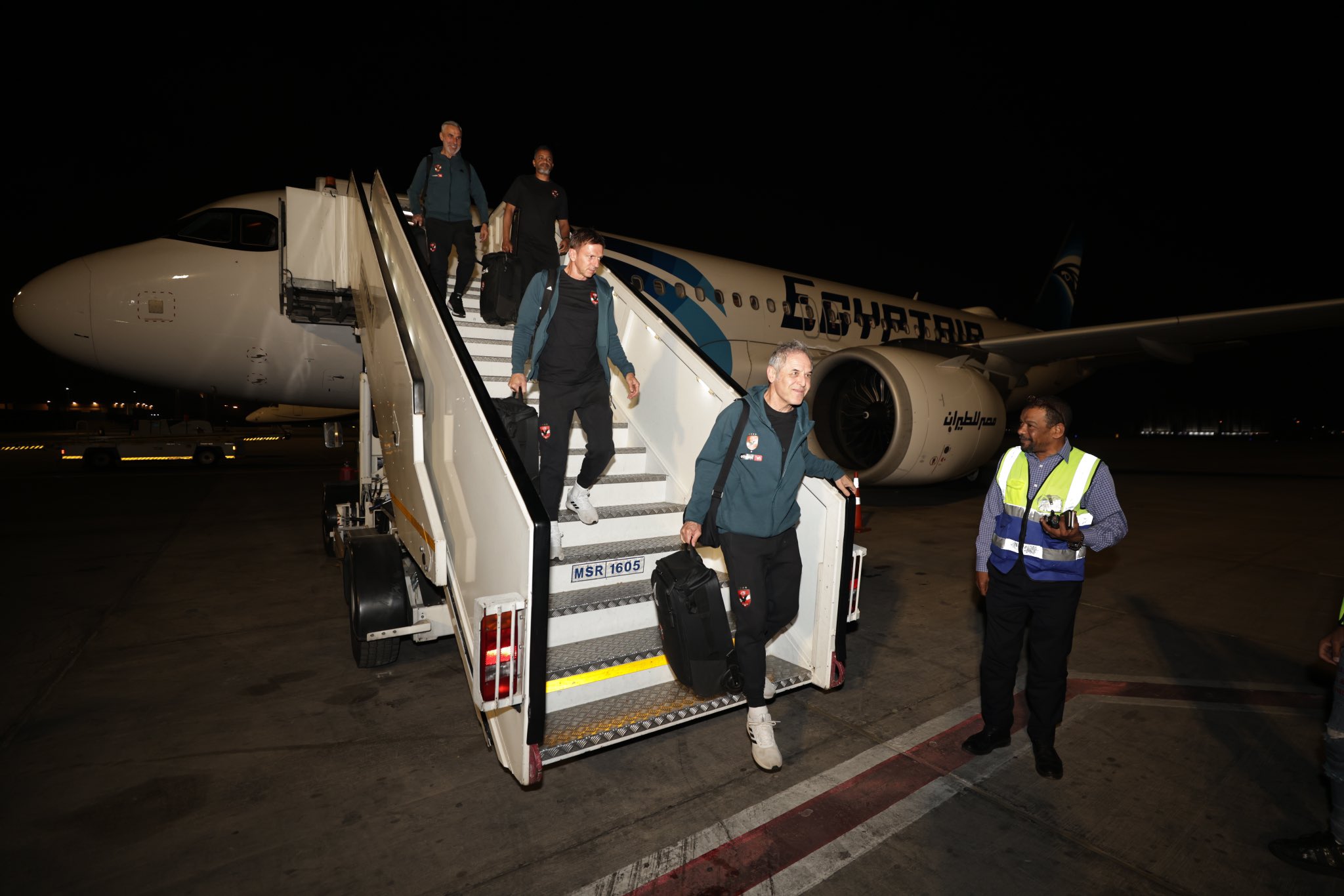 وصول بعثة الأهلي الي مطار القاهرة بعد التعادل مع مازيمبي .. صور