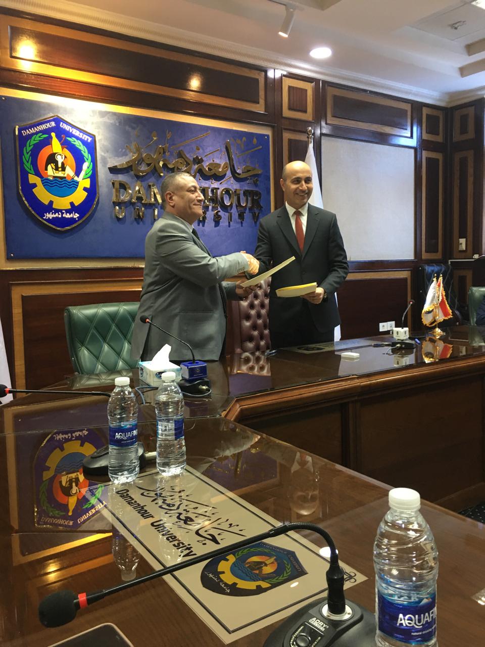 توقيع مذكرة تفاهم بين المعهد القومي لعلوم البحار وجامعة دمنهور