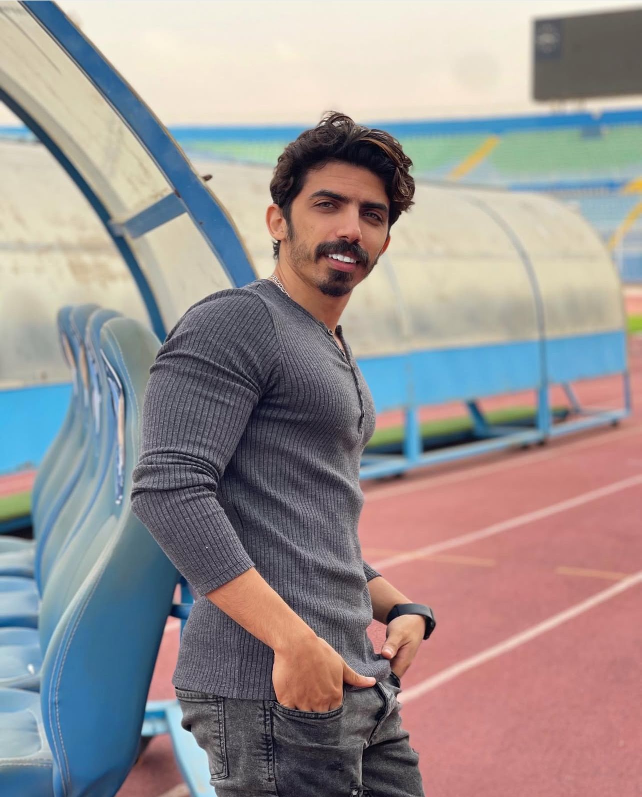 الفنان الشاب أحمد طه 