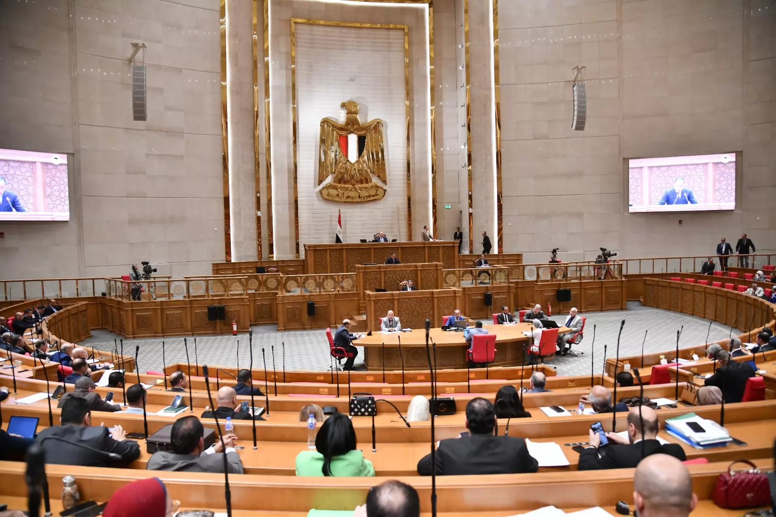 عاجل .. رئيس الوزراء: المصريون ضربوا نموذجا ومثالا في التعامل مع الازمة الحالية 