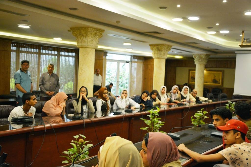 محافظ الغربية يتابع إمتحانات الصف الأول الثانوى ويتواصل مع وزير التعليم لحل مشاكل التابلت