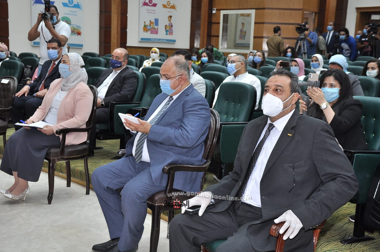 وزيرة التضامن الاجتماعي تكرم يسرا ومحمد سامي وأيمن سلامة .. صور