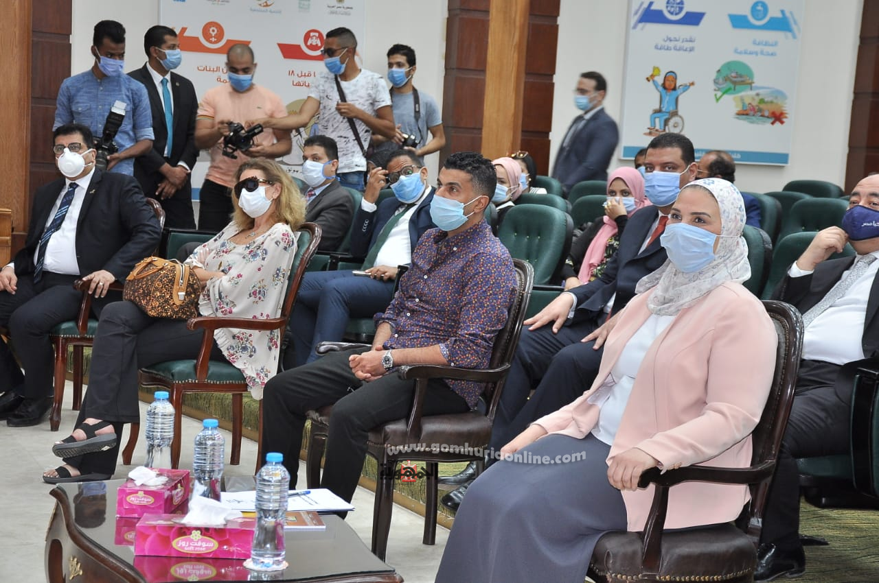 وزيرة التضامن الاجتماعي تكرم يسرا ومحمد سامي وأيمن سلامة .. صور