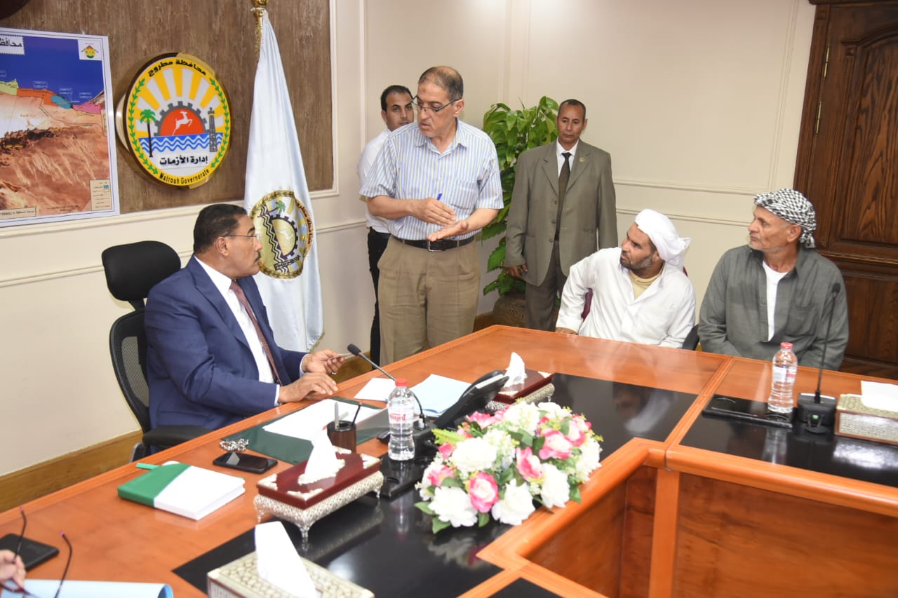 محافظ مطروح يعقد لقاء خدمة المواطنين 