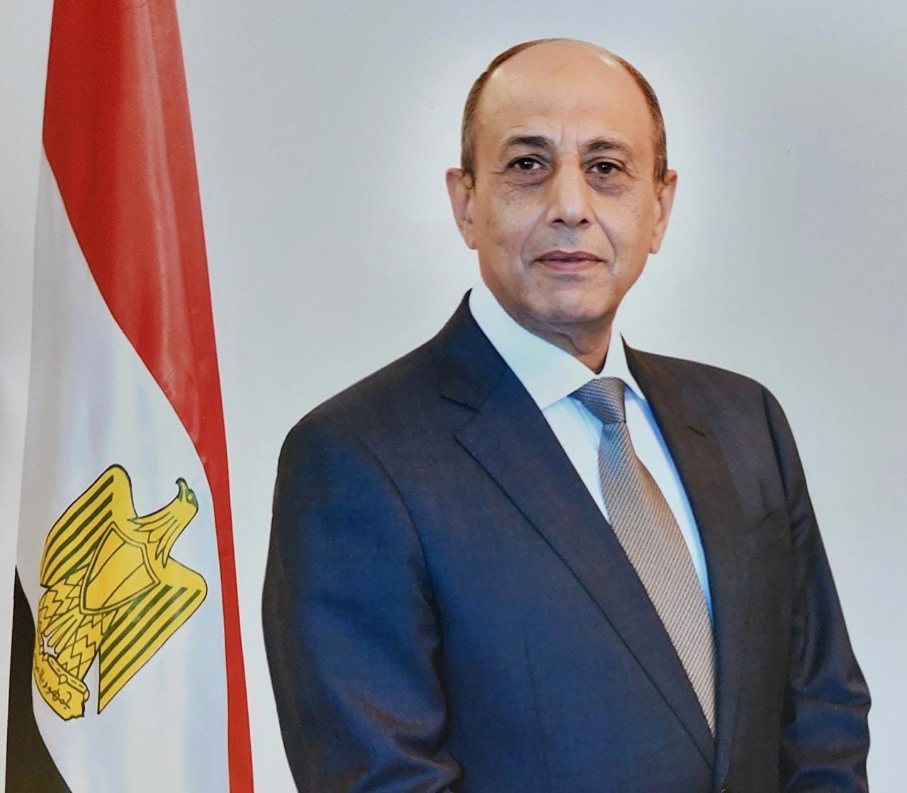 الفريق طيار  محمد عباس حلمى وزير الطيران المدنى