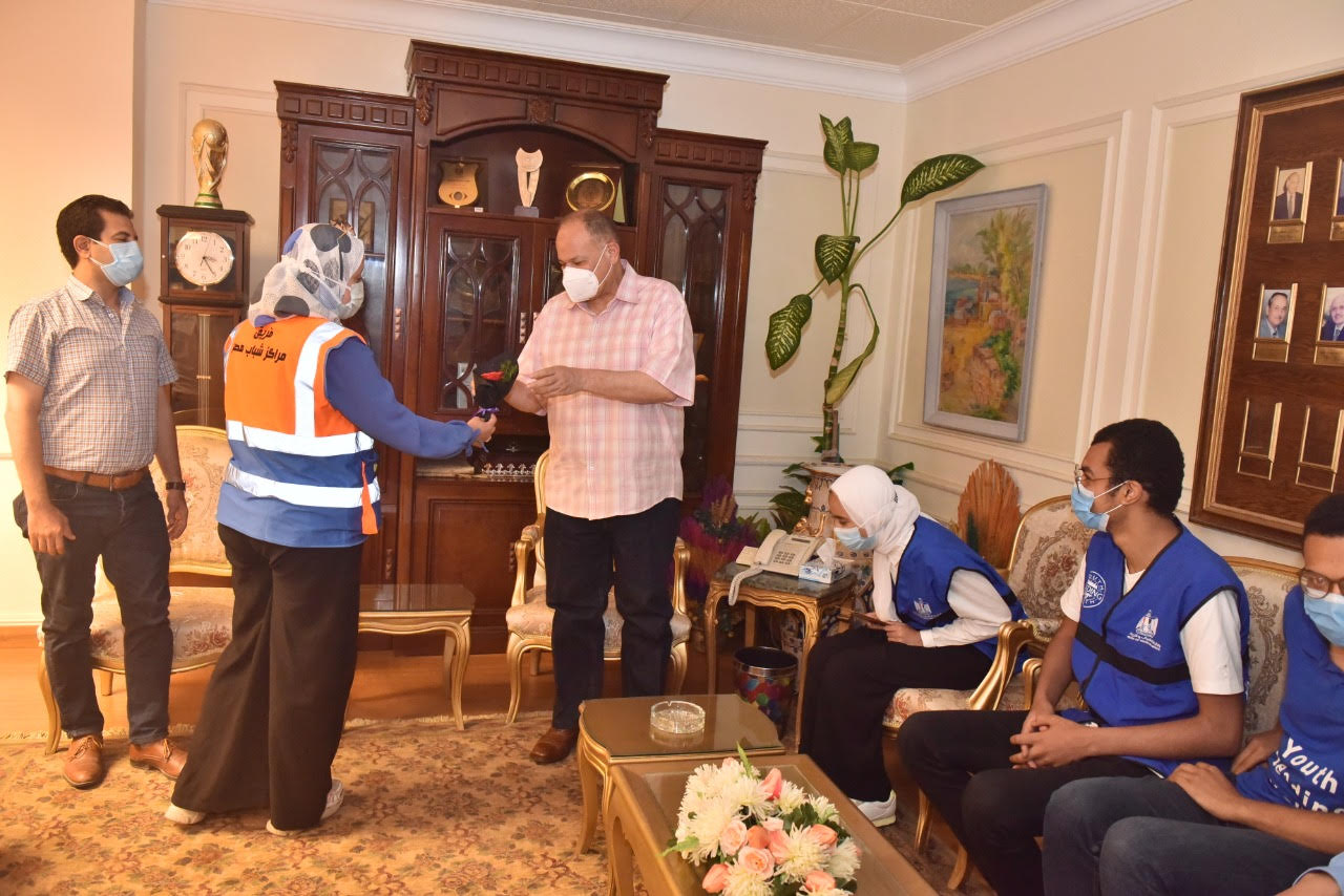 محافظ اسيوط يستقبل شباب مبادرة YLY   للتهنئة بعيد الاضحى