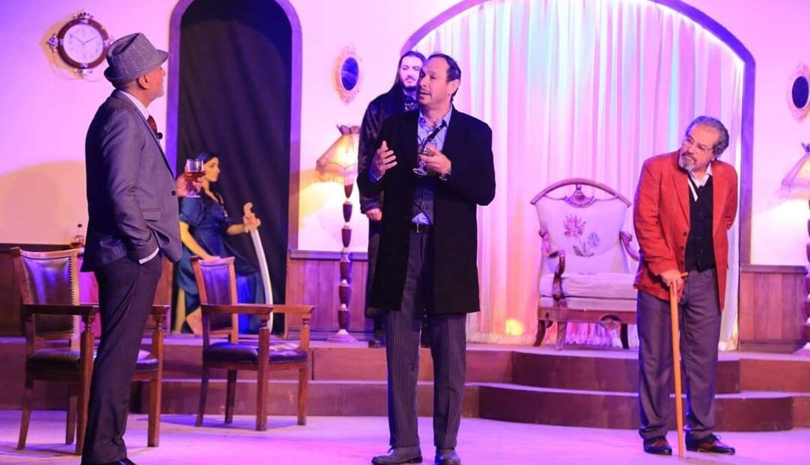 مشهد من مسرحية جريمة بيضاء