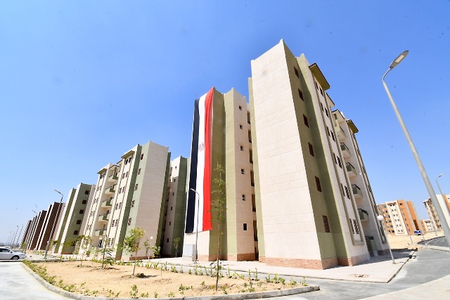 وزير الإسكان يتفقد الوحدات السكنية بالإسكان الاجتماعى بمدينة الفيوم الجديدة