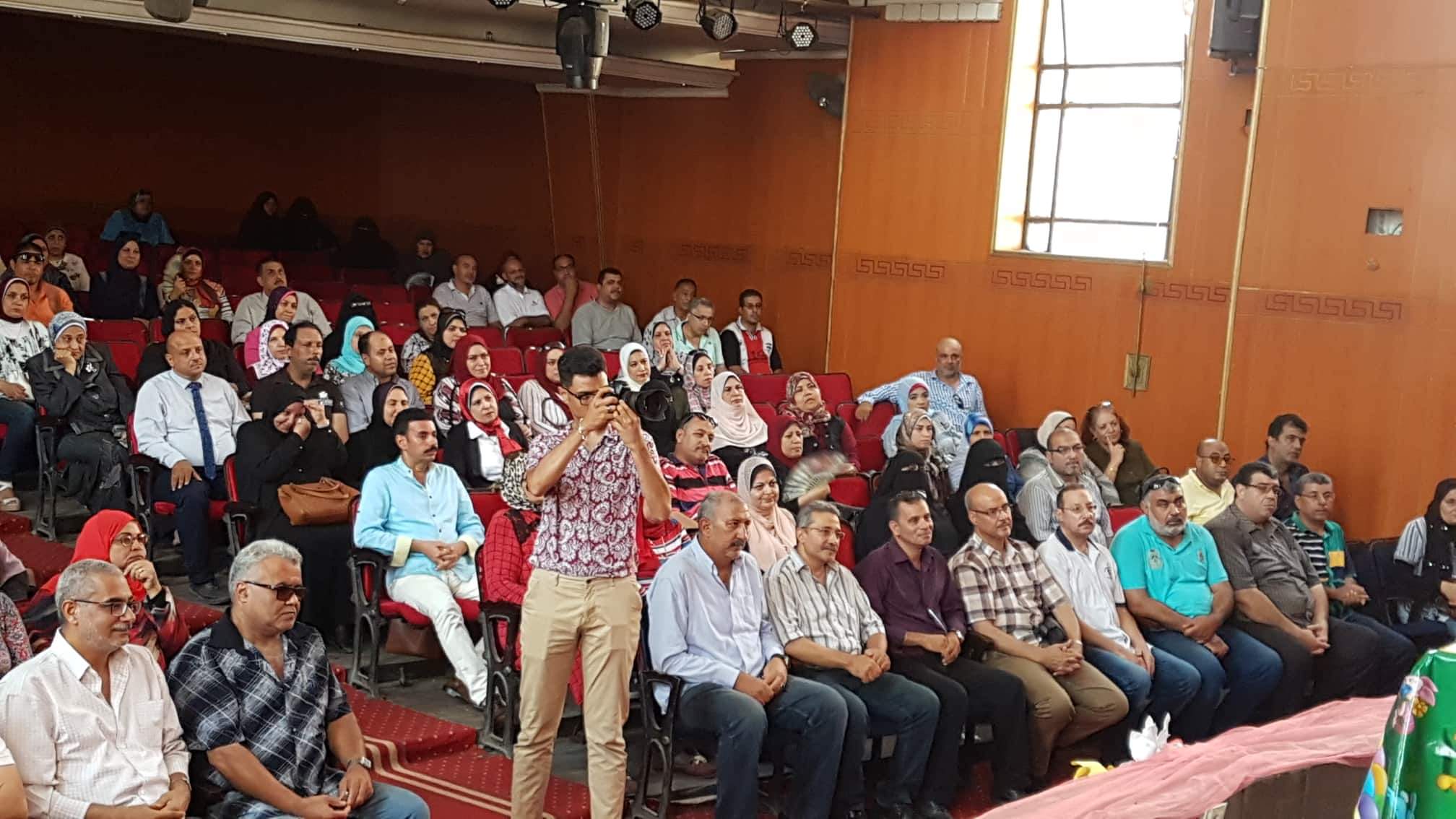 محافظ بورسعيد: التعليم الموازى أدى إلى ضياع القيم الأصيلة فى المجتمع