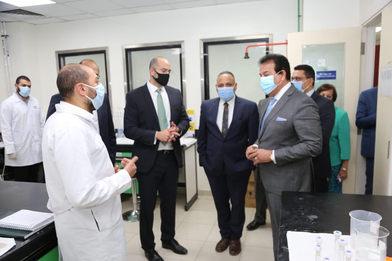 وزير التعليم العالي يتفقد 