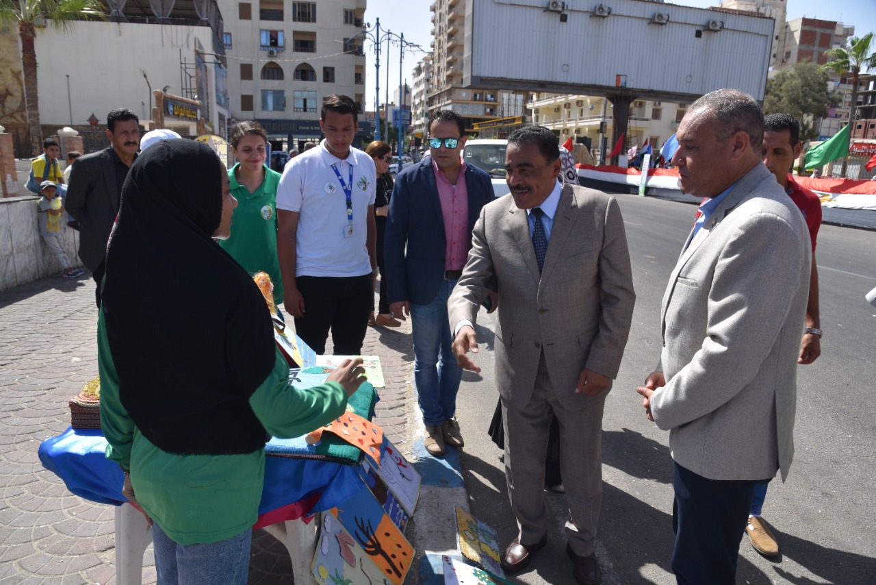 شعيب يتفقد كرفان المناخ والبيئة بمطروح