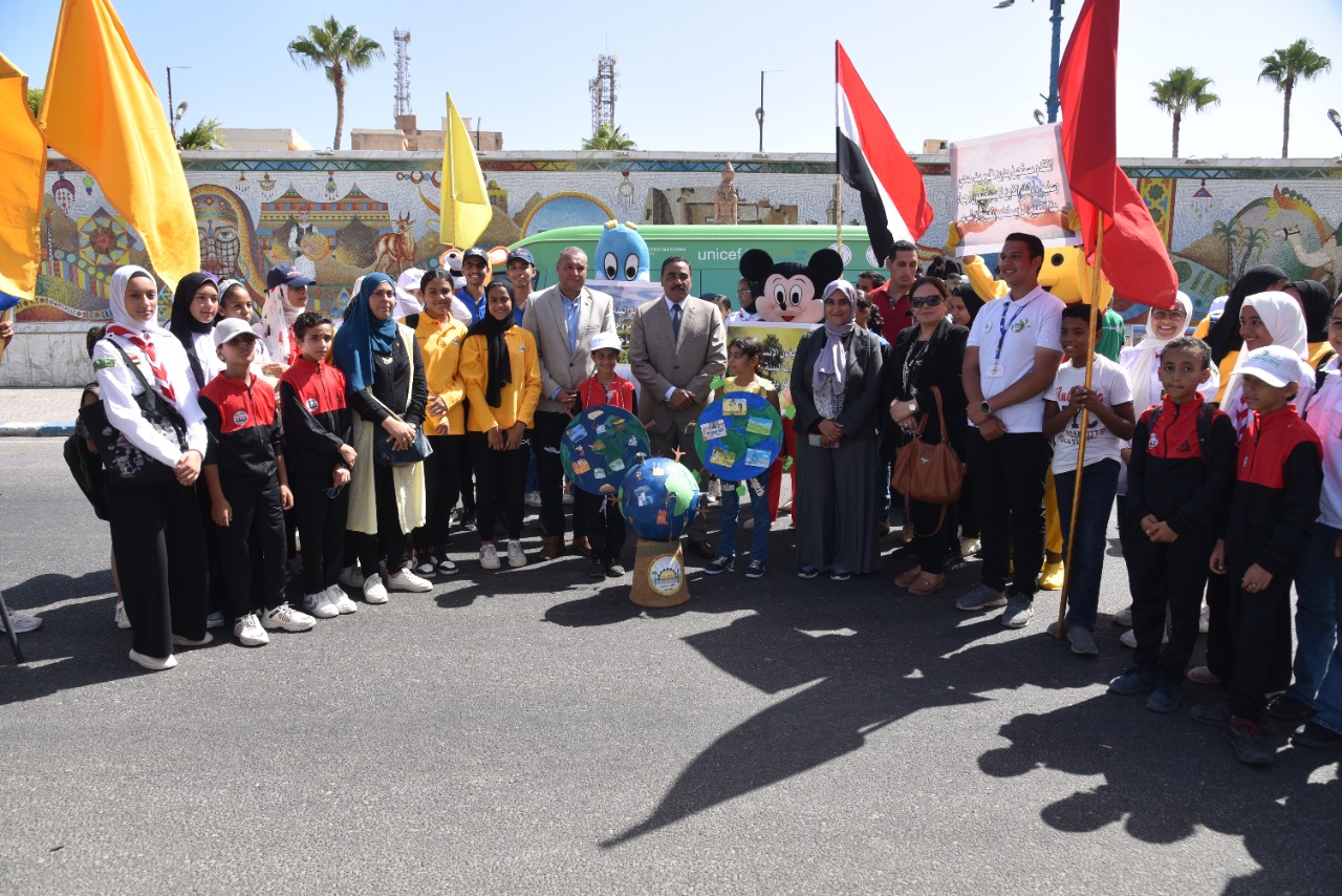 شعيب يتفقد كرفان المناخ والبيئة بمطروح