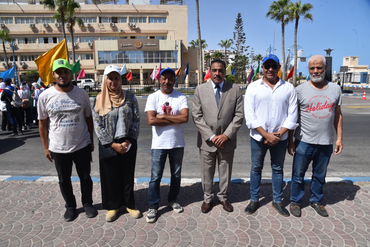 شعيب يتفقد كرفان المناخ والبيئة بمطروح