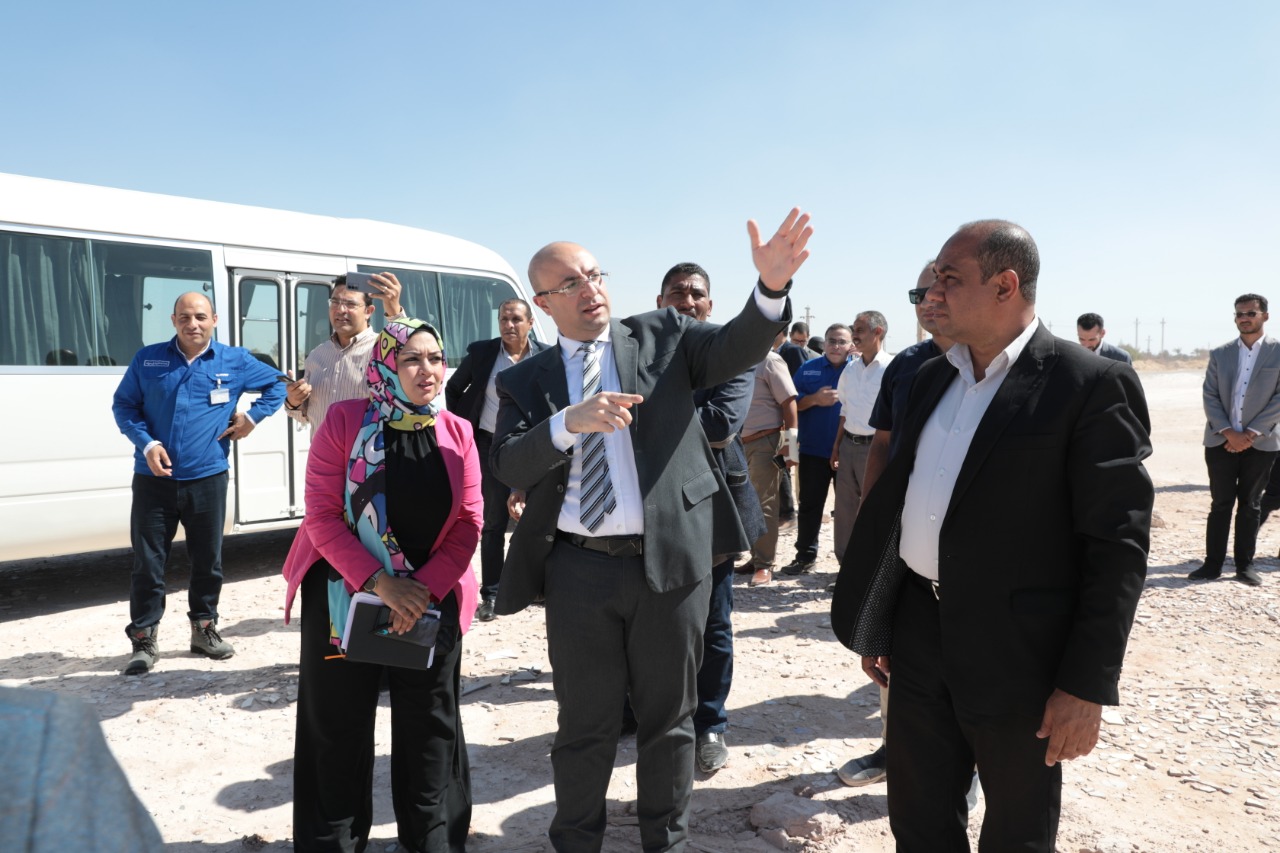 محافظ بني سويف يتفقد مجمع صناعات الكمبروسوربالتعاون بين مجموعة العربى