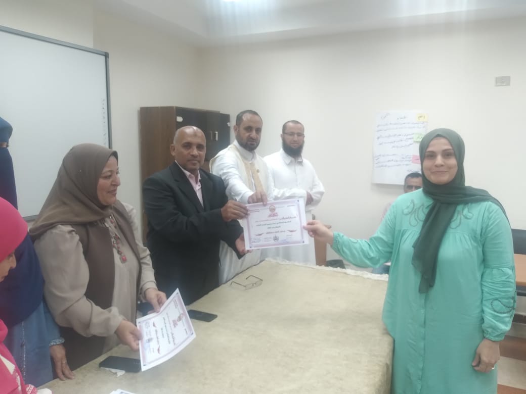 وكيل تعليم مطروح  يكرم روضات الأطفال الحاصلة علي اعتماد الجودة 