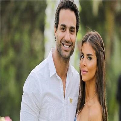 كريم فهمي وزوجته دانيا 