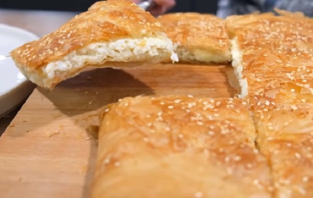فطيرة يونانيه بالجبنة