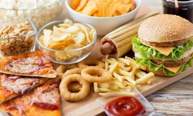 حتى لو لم تأكل حلويات .. 6 أطعمة ترفع السكر بسرعة 