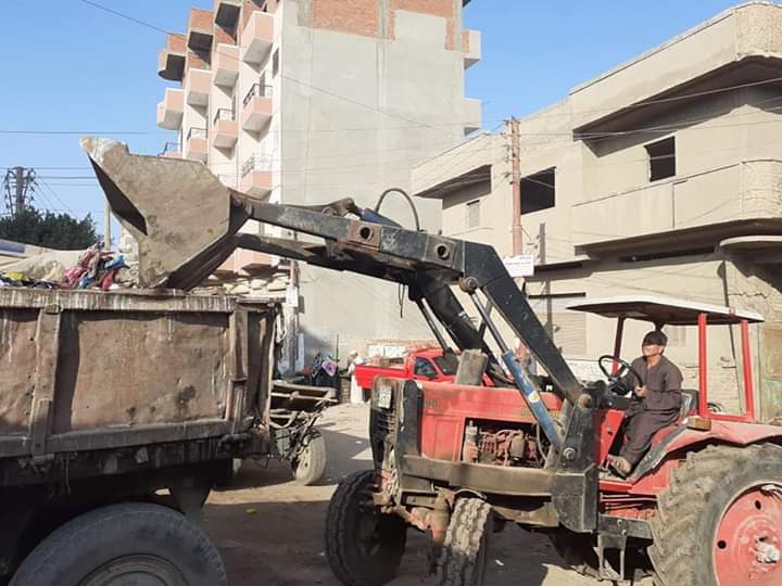 محافظ البحيرة يوجه بتكثيف حملات النظافة وصيانة أعمدة الإنارة