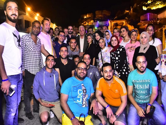 محافظ جنوب سيناء يستعرض المدن السياحية فى شرم الشيخ لشباب 