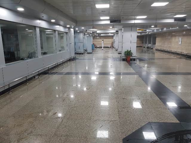 بالصور.. انتظام حركة السفر والوصول بمطار القاهرة.. ولا صحة لما يتداوله السوشيال ميديا