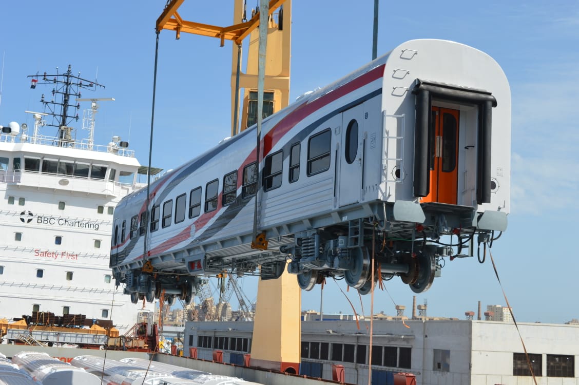 وصول دفعة جديدة من عربات ركاب السكة الحديد الجديدة 