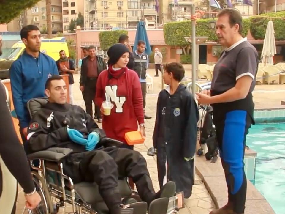 ولاء حافظ يواصل غطسة البقاء تحت الماء لتحطيم الرقم العالمي ودخول جينيس.صور