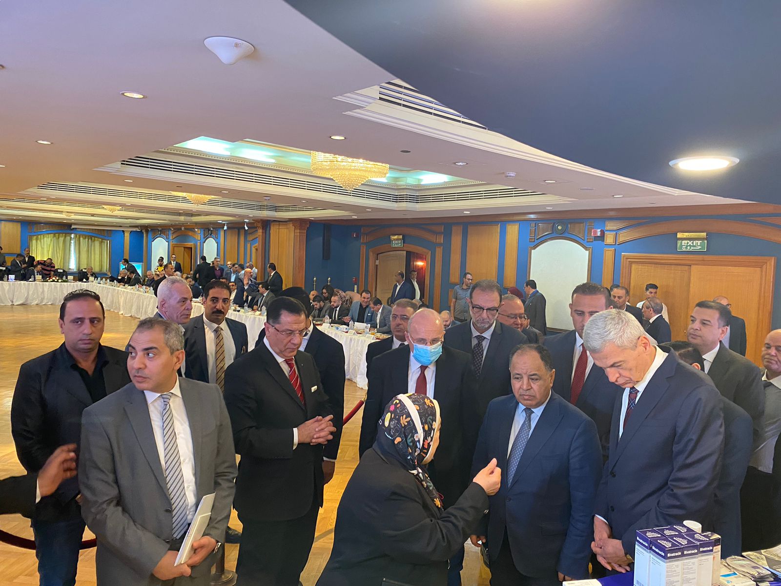 بالصور.. وزير المالية يشهد افتتاح معرض شركة «اكديما للدواء» 