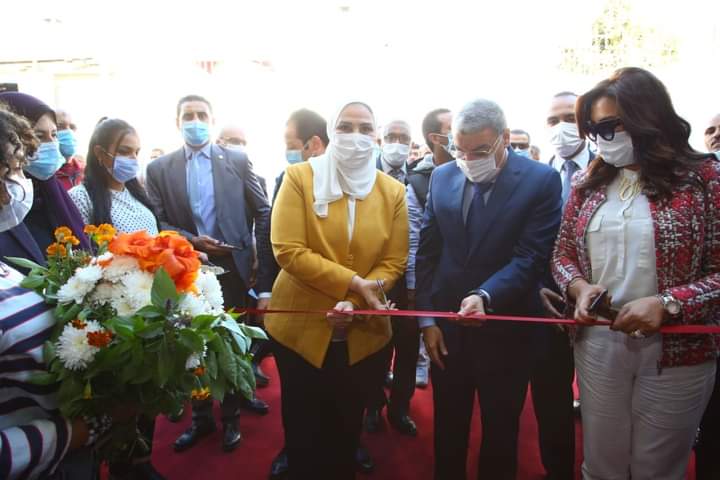وزيرة التضامن تفتتح معرض الأثاث الدمياطي