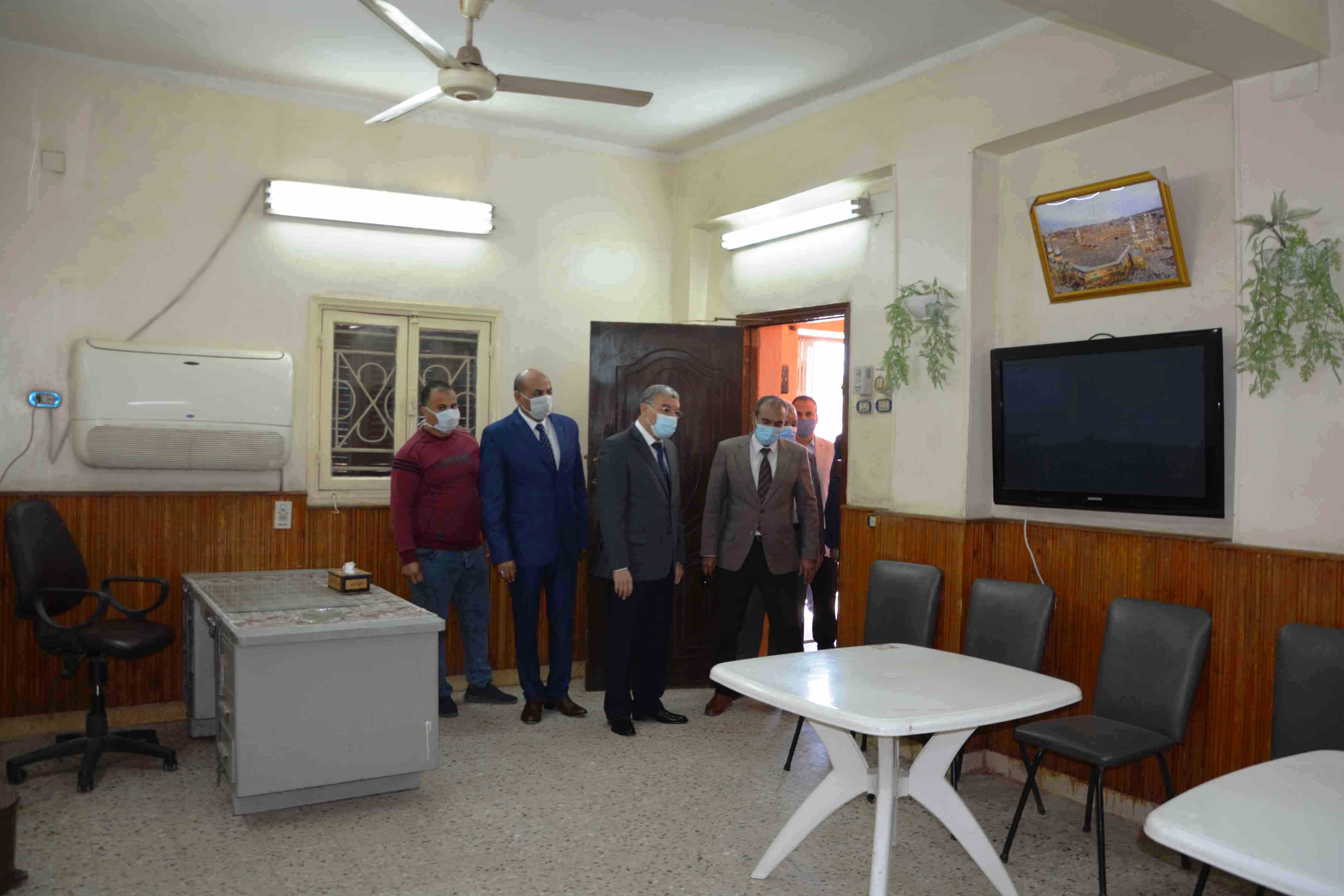 محافظ المنيا يتفقد لجان انتخابات الاعادة للتأكد من جاهزيتها