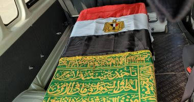 نعش سهير البابلي يتزين بعلم مصر وايه الكرسي.. صور